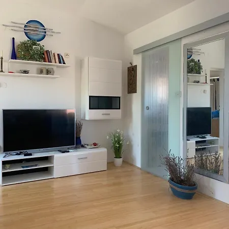 Cozy Nena In Apartment *